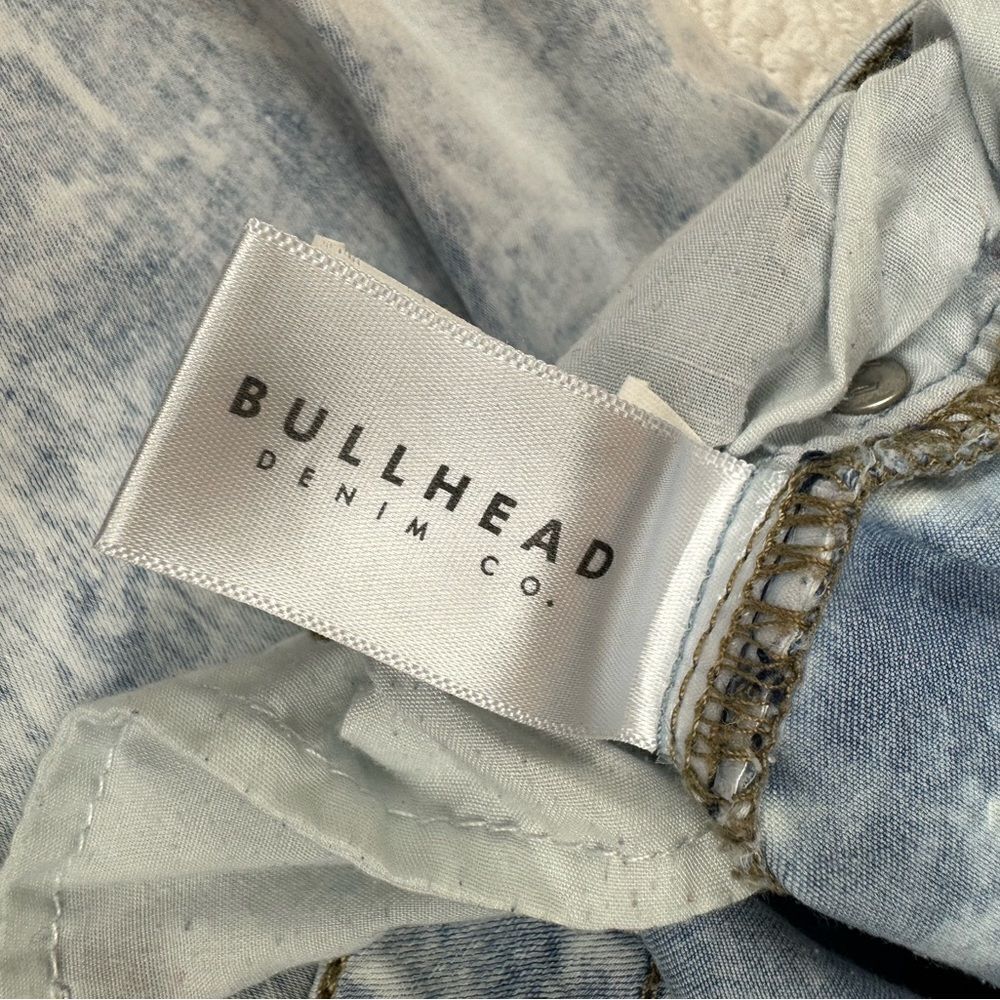 Bullhead Low-rise Skinniest Jean in Acid Wash color size 9 - Picture 6 of 13